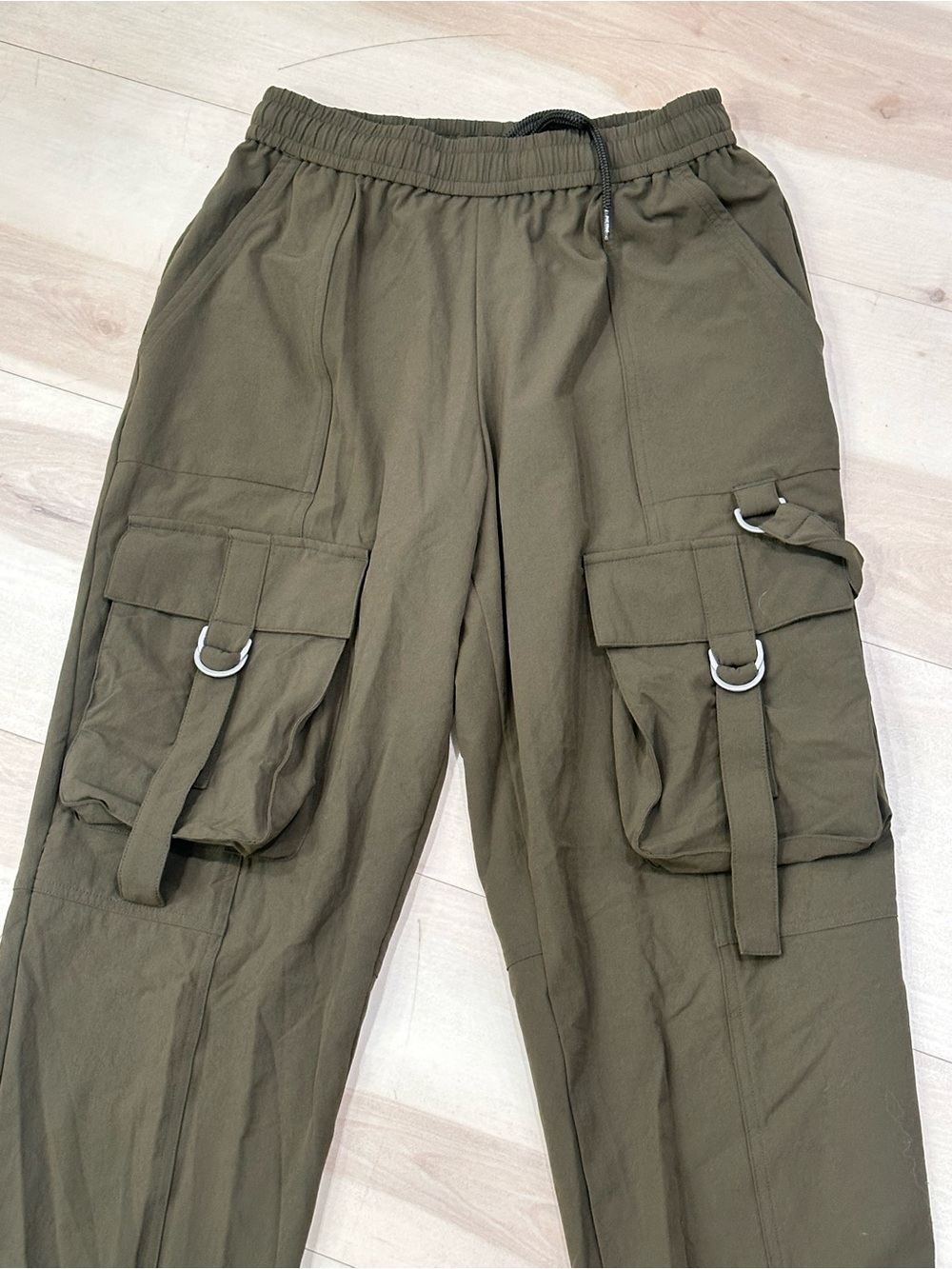 High-Waist City Wise Cargo Pants in Dark Olive by Alo Yoga size XS Casual - Picture 3 of 9